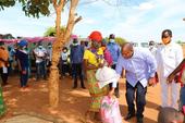 Governador de Nampula procede entrega de 600 Kits de alimento aos deslocados residentes no Centro de acomodação de Corane no distrito de Meconta