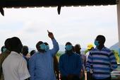 Governador de Nampula visita obras de reabilitação do centro de saúde em Ribaue.